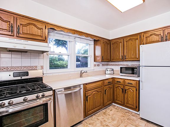 5th image of 16 Sammis Ln