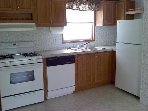 2nd image of 905 E 3rd Ave