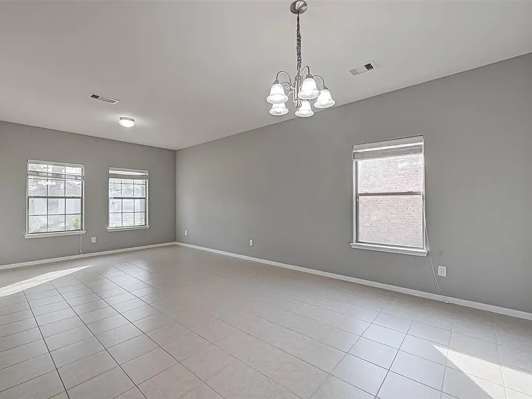 502 Mornington Ln — Photo 13