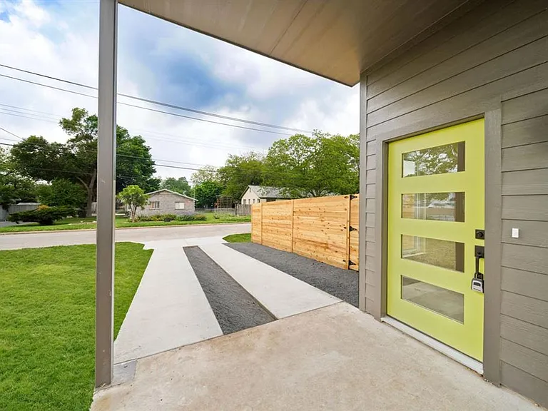 8507 Hathaway Dr — Photo 3