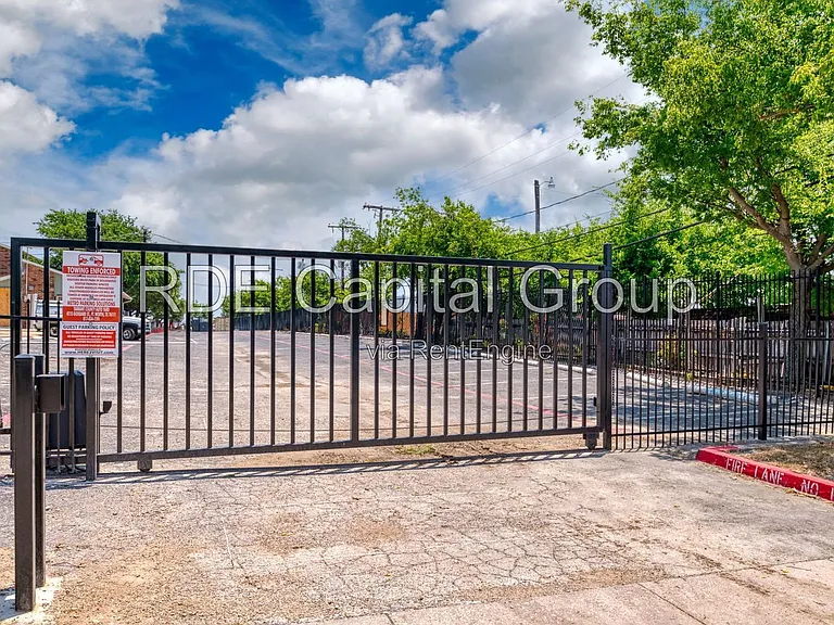8045 W Elizabeth Ln #222 — Photo 5