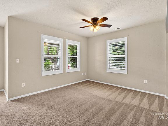 4th image of 4412 N Weston Ave