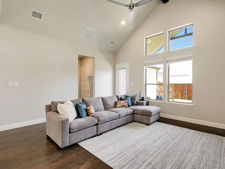 6842 Gavin Dr — Photo 9