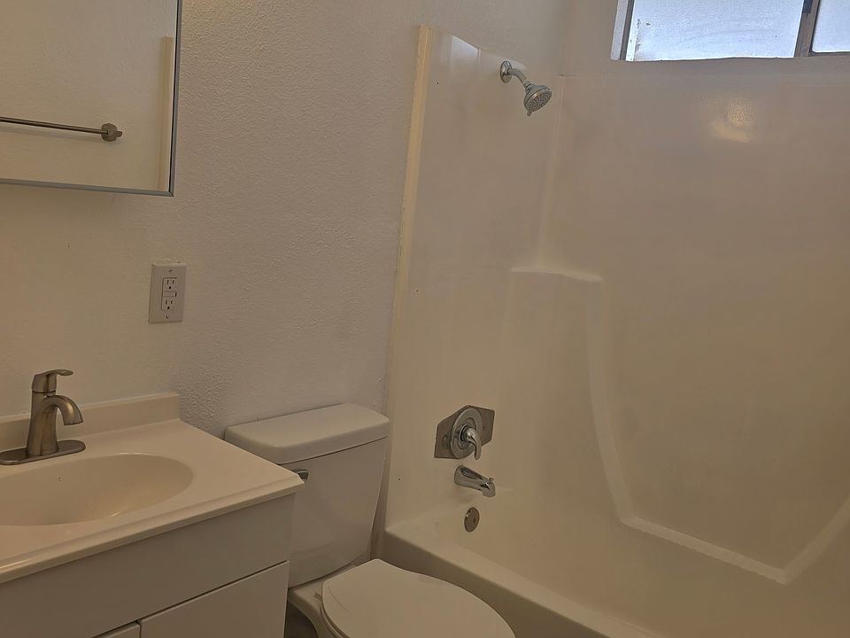1st image of 608 E 10th St