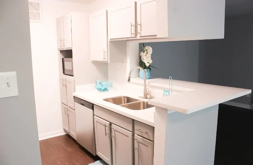 Riverwalk Apartments — Photo 3