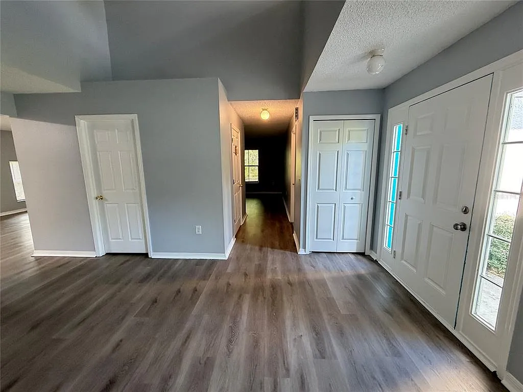 4 bed, 2.5 bath, 2968 sqft, $2,149 — Photo 2
