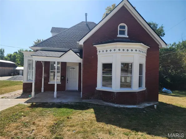 216 E Walton St, Warrenton, MO 63383