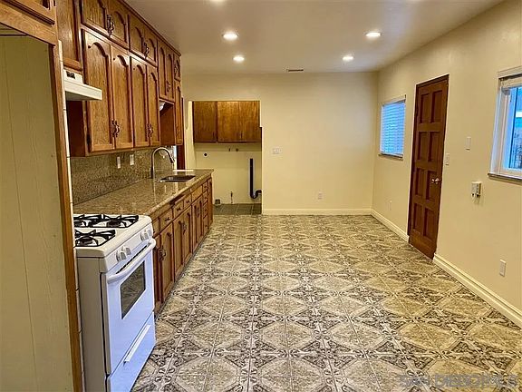 2nd image of 3725 Arizona St