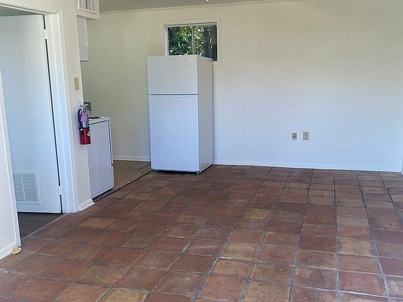 3rd image of 1418 Lynn St #20