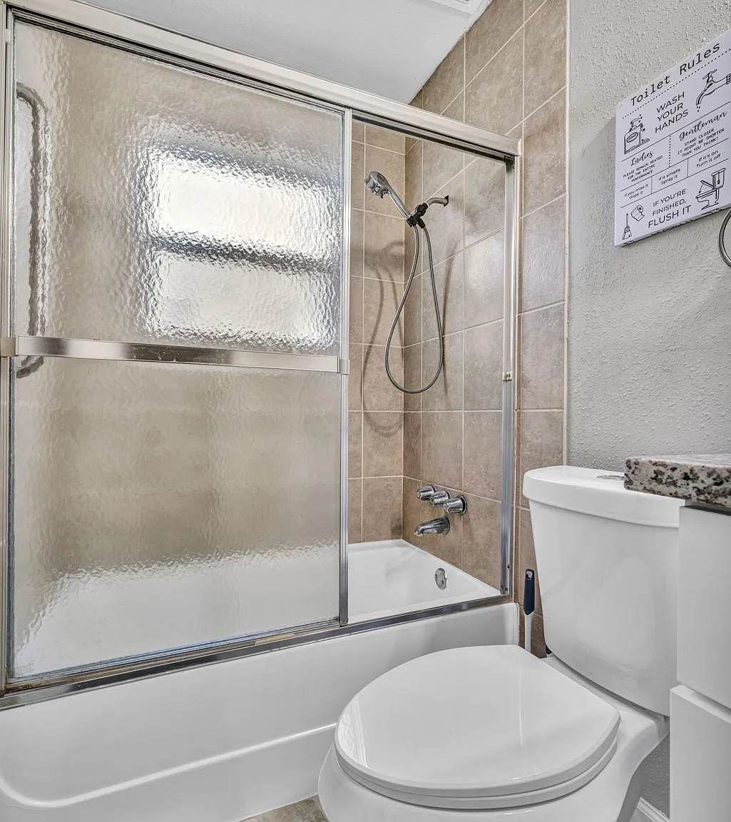 4 bed, 4.0 bath, 2400 sqft, $663 — Photo 4
