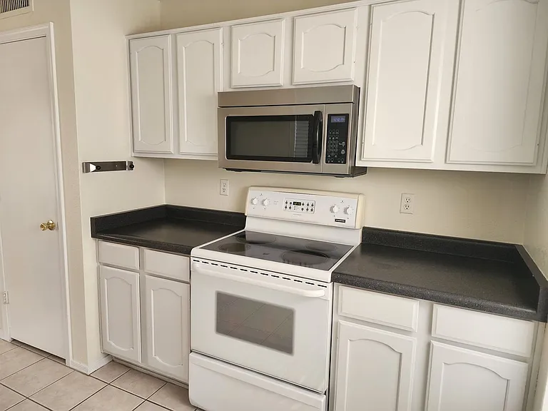 3002 E Amber Ridge Way — Photo 4