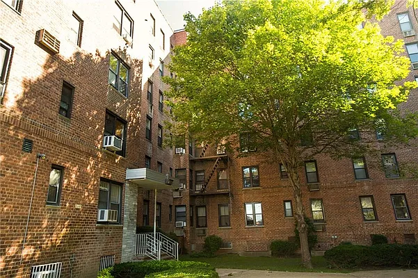 Sold by Remax Edge | media 23