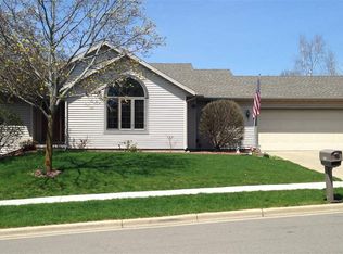 1114 Oakwood Ct, Stoughton, WI 53589