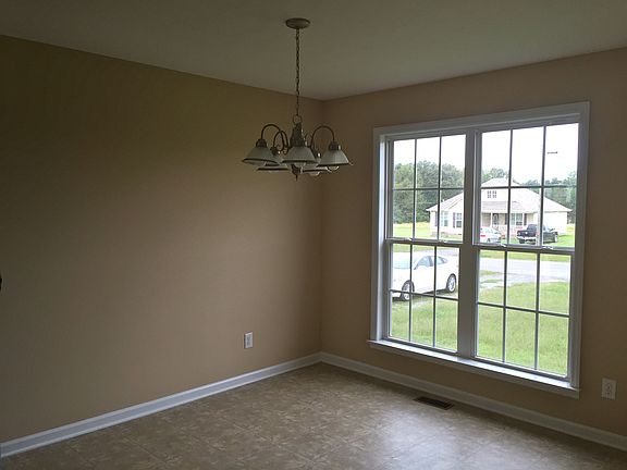 4th image of 16 Fox Wood Dr