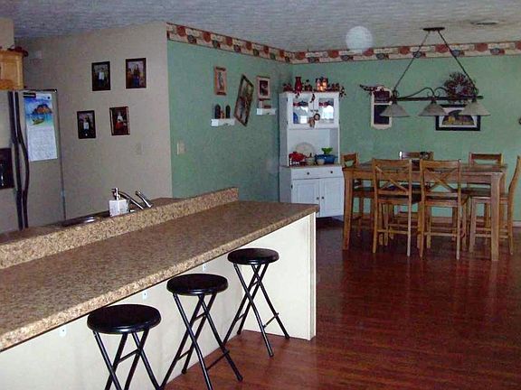 3rd image of 1434 W Marshall Ave