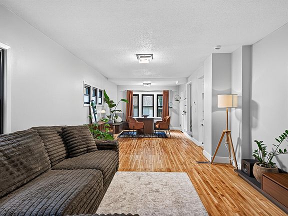 4th image of 1312 27th Ave NE