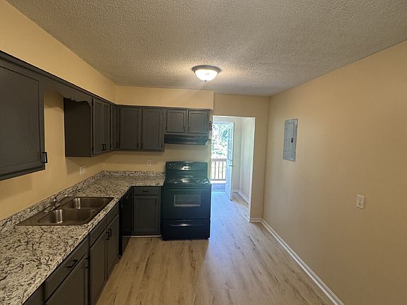 4th image of 2020 Somerset Dr Unit 3
