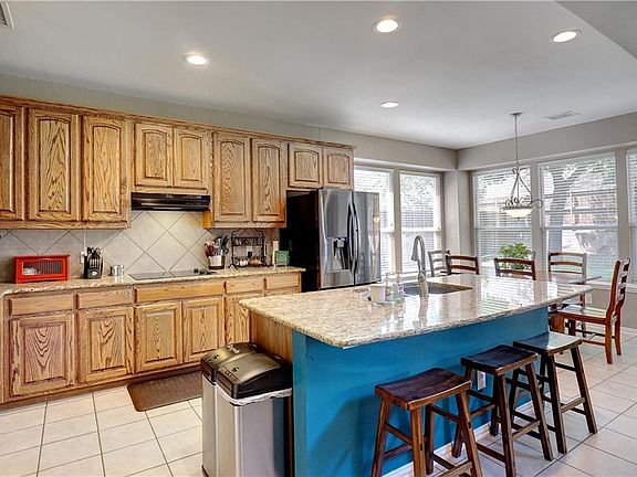 4th image of 1919 Creek Bend Dr