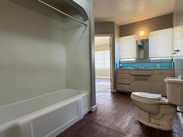 511 Philippine St — Photo 13