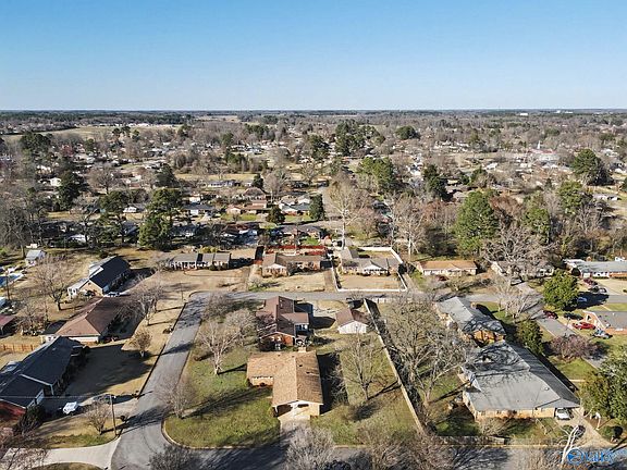 4th image of 410 Gale Ln