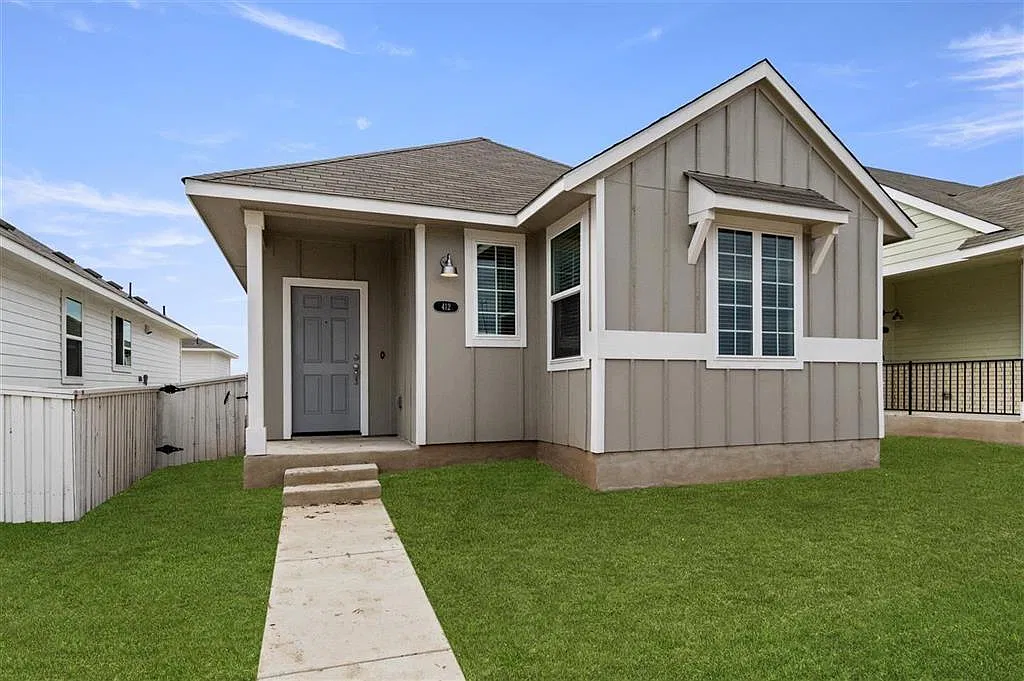 2 bed, 1127 sqft, $1,799 — Photo 1
