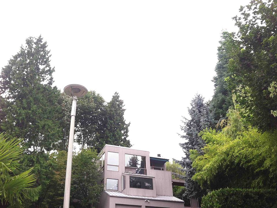 2nd image of 5704 NE 71st St