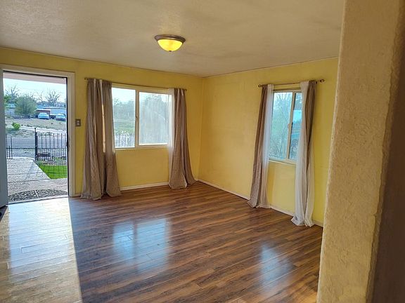 4th image of 502 Roosevelt Ave S