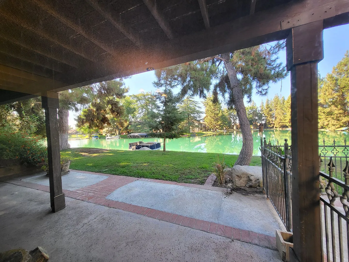 4147 Pinewood Lake - House with Office — Photo 2