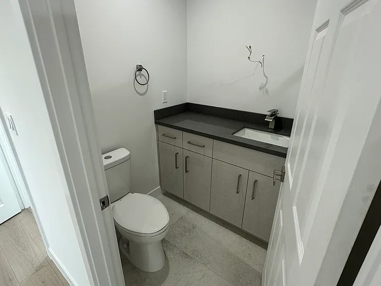 17735 Ludlow St — Photo 32