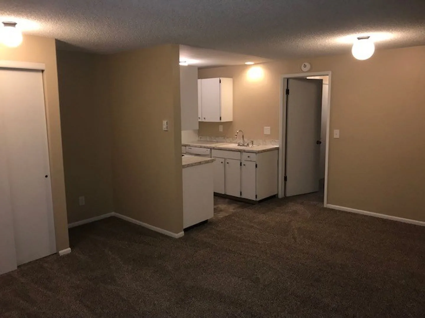 East Mission Apartments — Photo 4