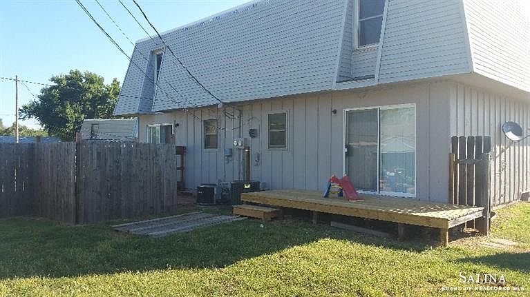 2nd image of 1712 Dover Cir