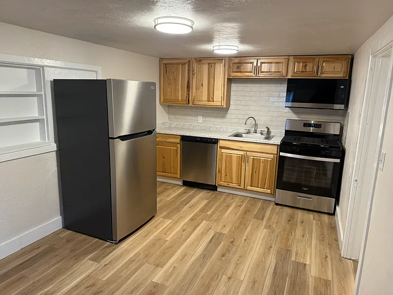 Iron Springs Apartments — Photo 10
