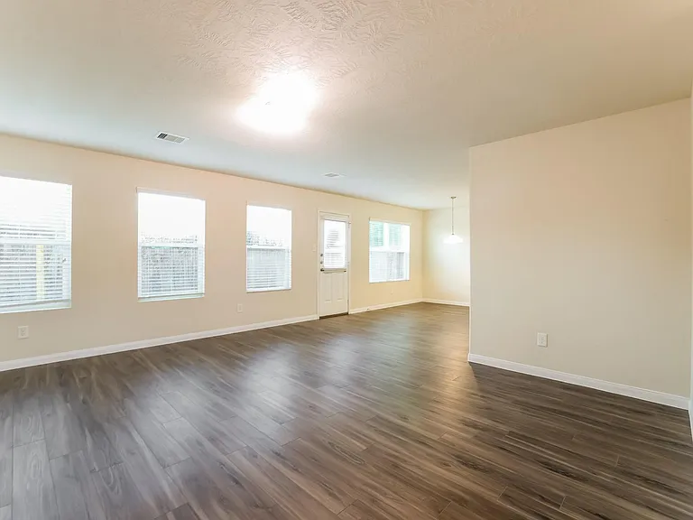 10931 Myrtle Oak St — Photo 2