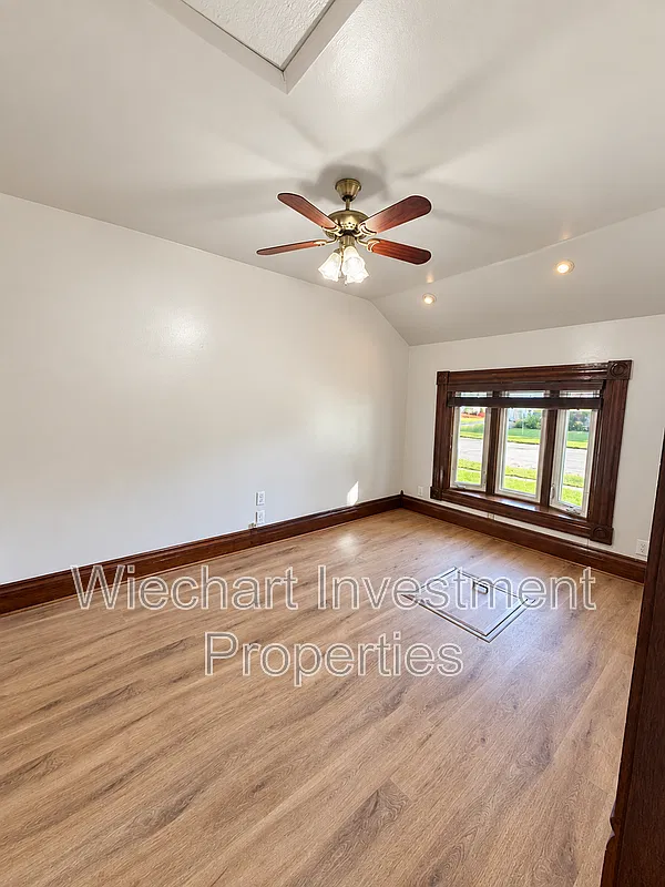 4 bed, 2.0 bath, 1600 sqft, $1,895 — Photo 3