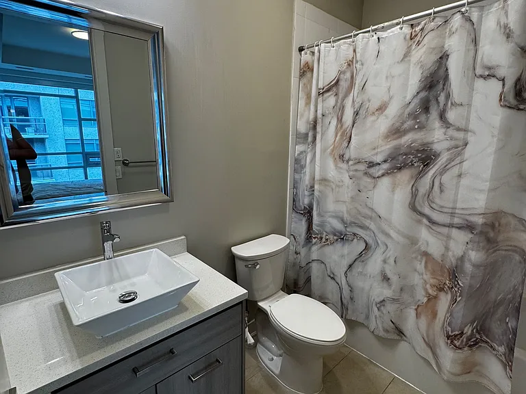 150 Main St W #13 — Photo 13