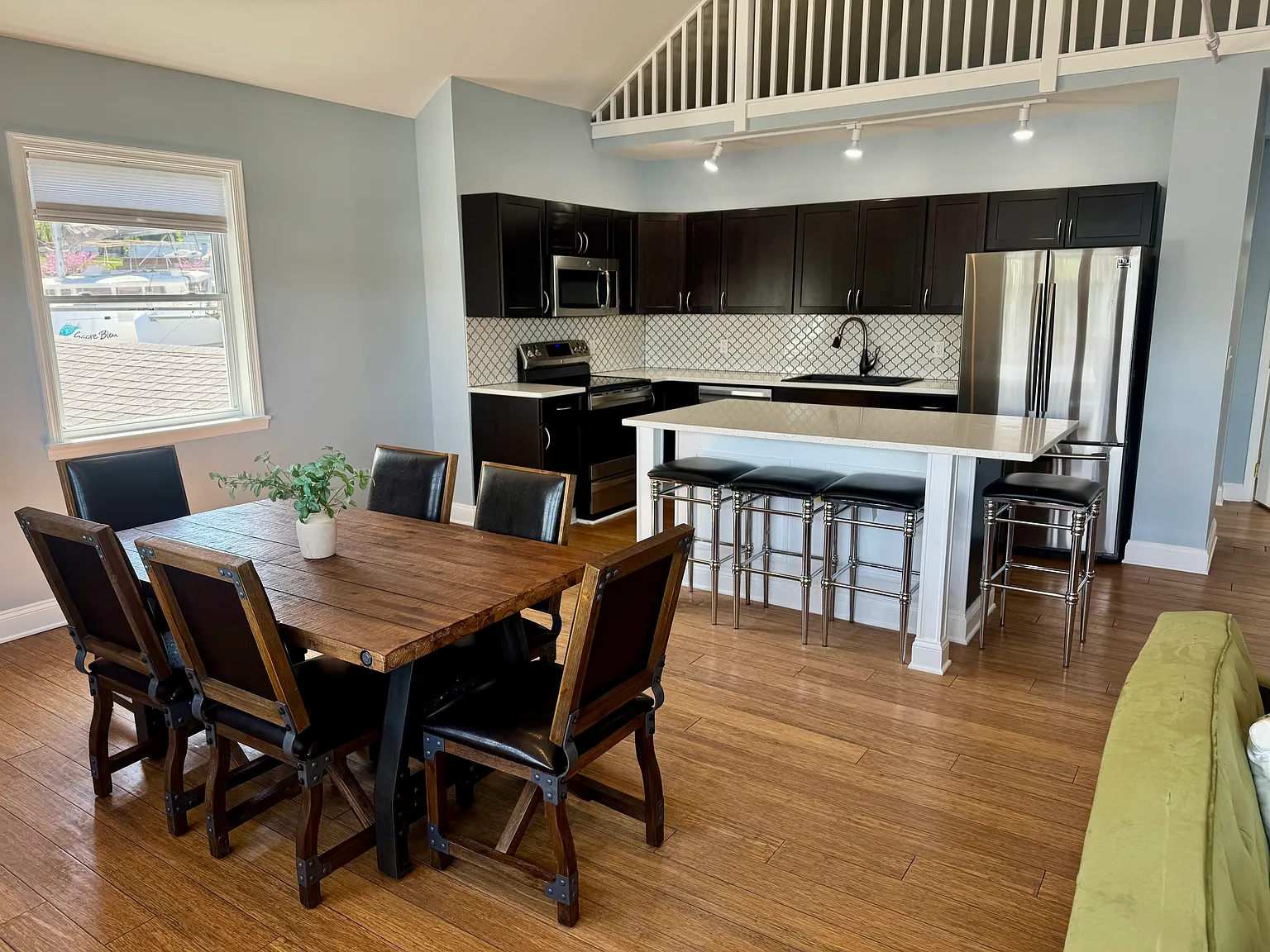 4 bed, 2000 sqft, $3,950 — Photo 3