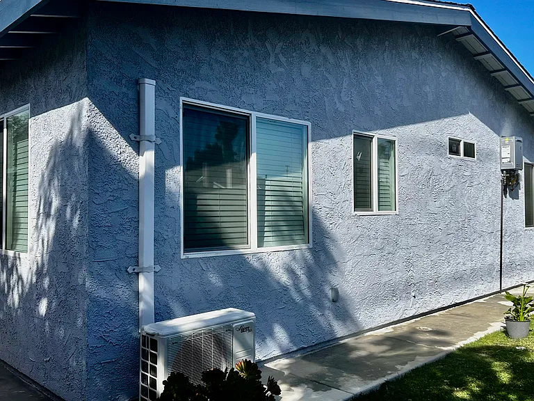 2602 1/2 W Borchard Ave — Photo 2