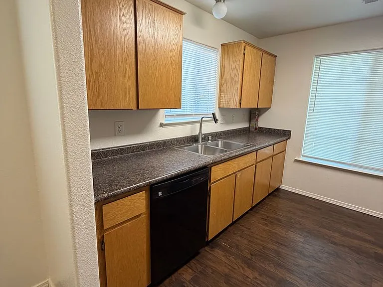 1501 Arnold Ct — Photo 9