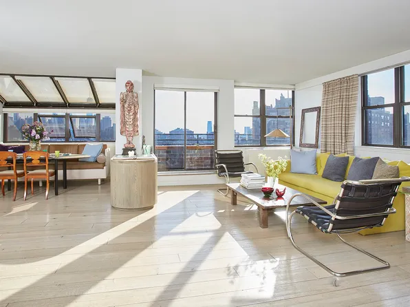 222 West 14th Street image 1 of 15