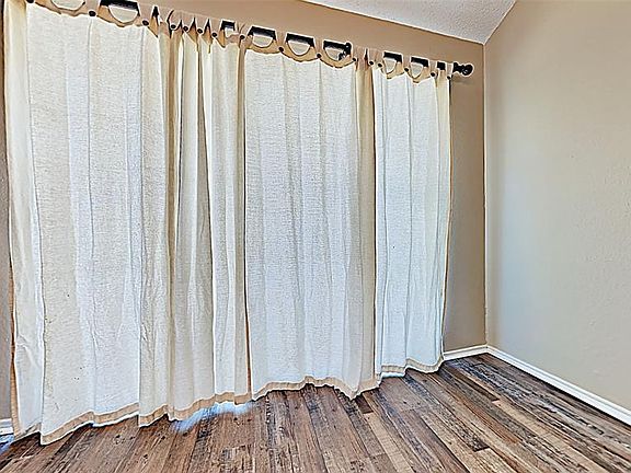 3rd image of 8009 Azzurra Dr