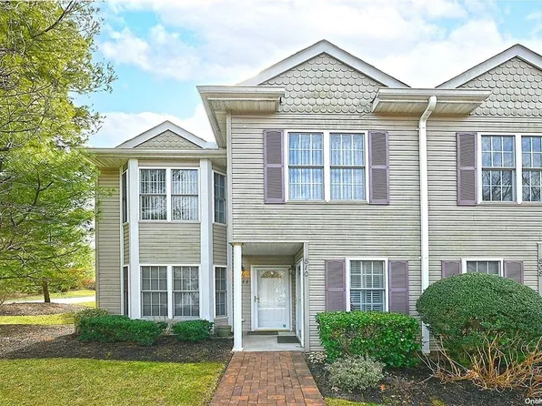 811 Altessa Boulevard #811, Melville, NY 11747