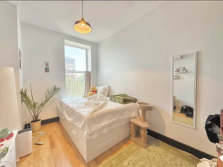 921 Gates Ave #3R — Photo 3