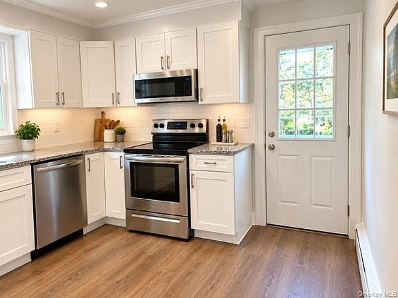 3rd image of 62 Satinwood Road