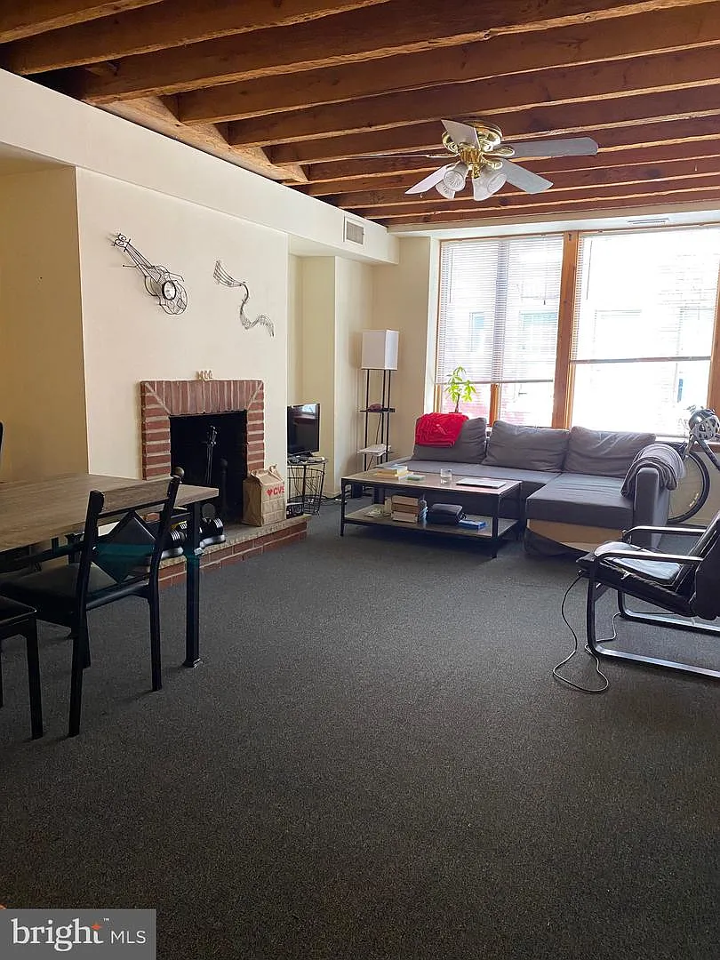 2 bed, 2016 sqft, $2,300 — Photo 2