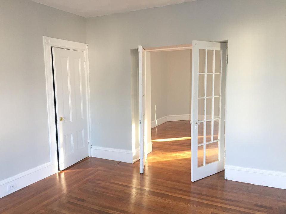 2nd image of 165 Brown St #2