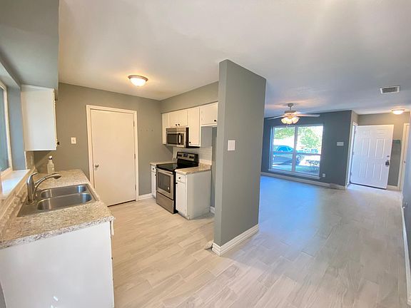 4th image of 1600 White Oak Ct