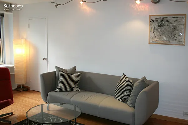 Rented by Sotheby's International Realty | media 7