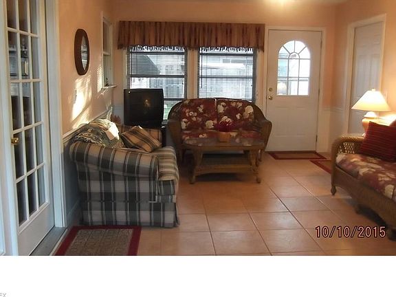 4th image of 728 Canter Cir