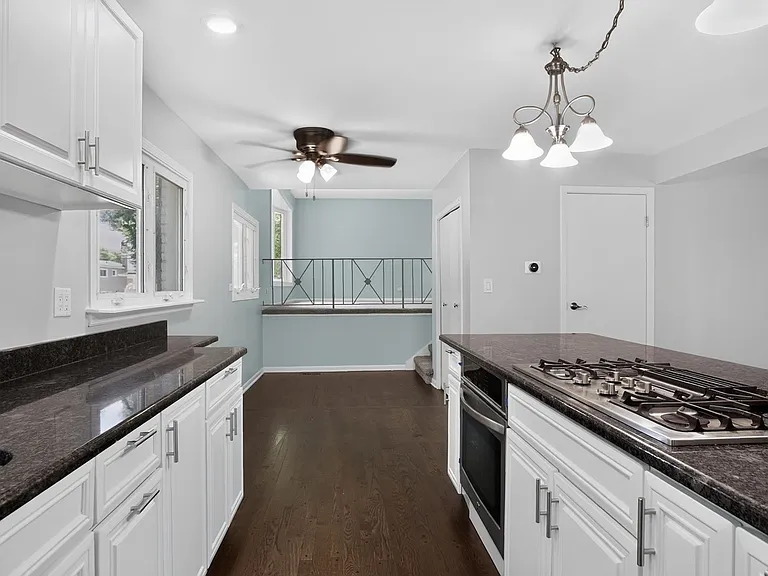 1702 N Beech Rd — Photo 14
