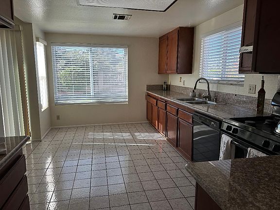 5th image of 2417 Hillman Ln